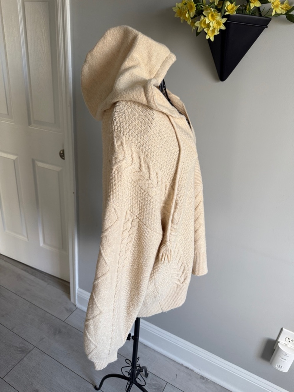 INDUSTRY REPUBLIC CLOTHING Cozy Cream Hooded Cable-Knit Sweater, M - Picture 5 of 9
